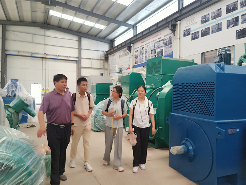 河师大的学生来公司旅行